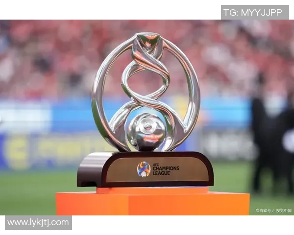 足球传奇人物雕塑摆件精美呈现 球星风采尽显家居装饰艺术魅力