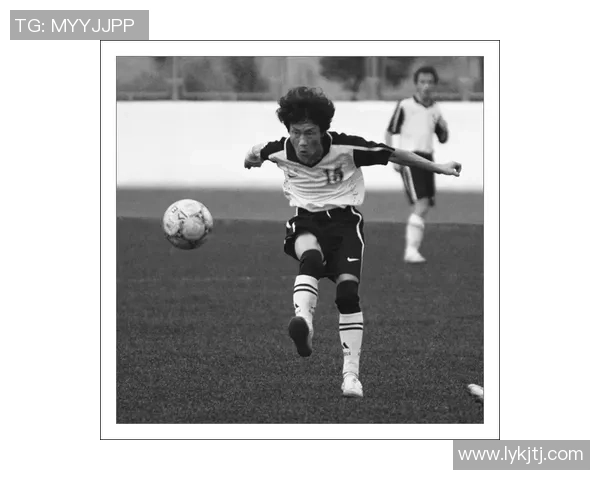 足球巨星头像展现经典瞬间动作诠释绿茵赛场无尽激情风采